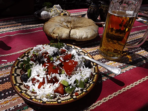 eat local for travel savings