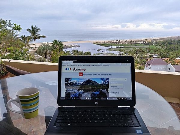 expat living abroad and working