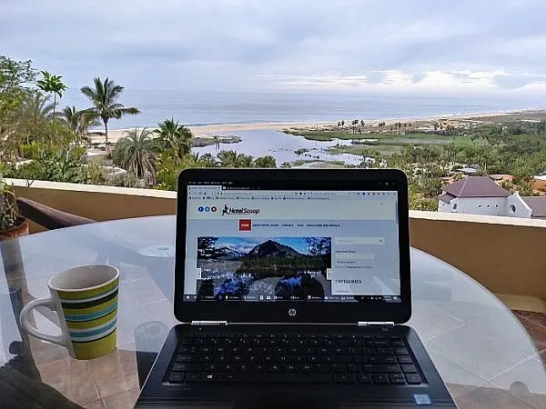 expat living abroad and working