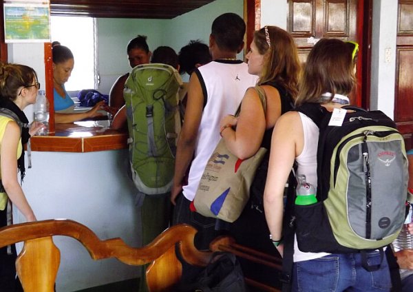budget travel backpackers