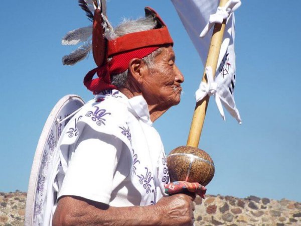 Teotiihuacan travel story woman