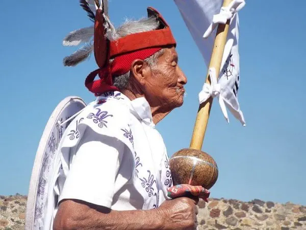 Teotiihuacan travel story woman