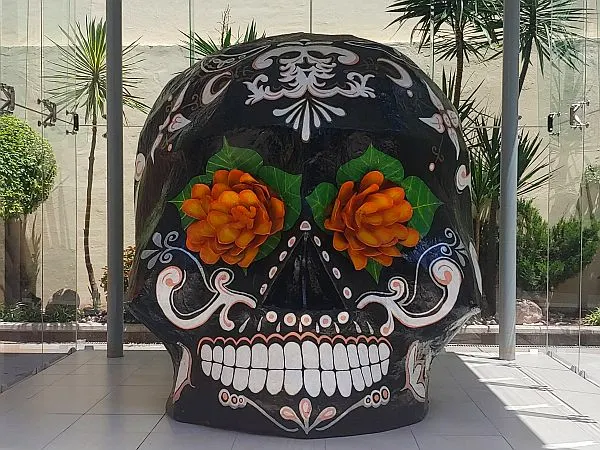giant head from Spectre movie