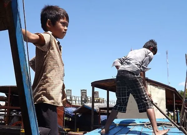 Kids in Cambodia who benefit from tourism
