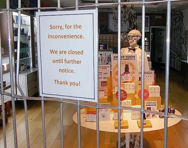 closed shop at Atlanta airport before Delta flight