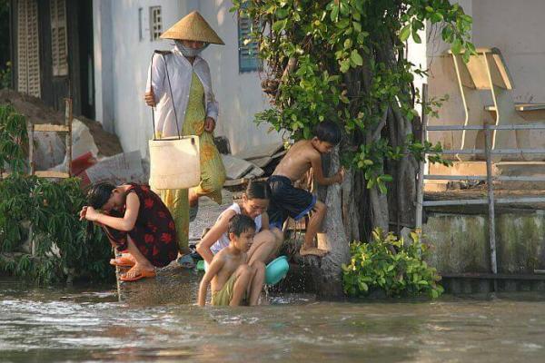 life along the Mekong River travel story