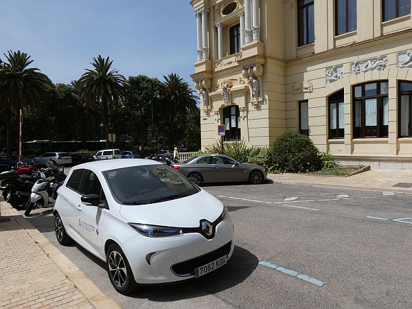 fuel efficient cars deal with high gas prices
