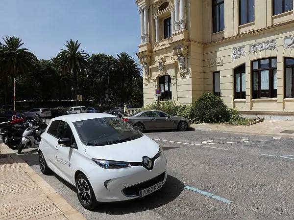 fuel efficient cars deal with high gas prices