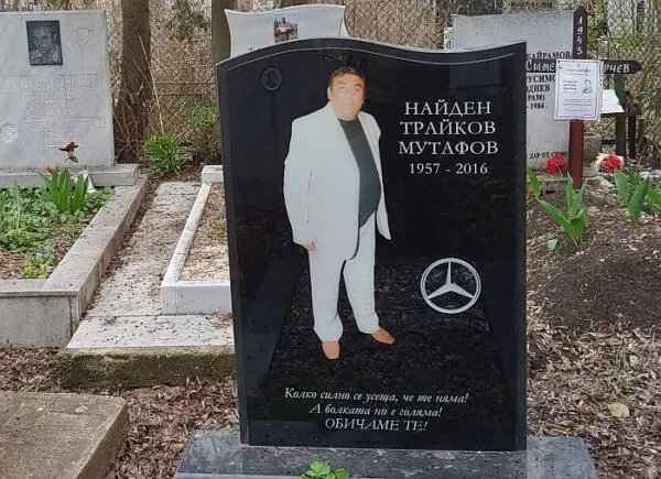 strange gravestones Sofia Bulgaria