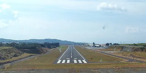 airline pilot runway view