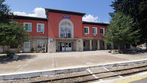 narrow gauge train Bulgaria station