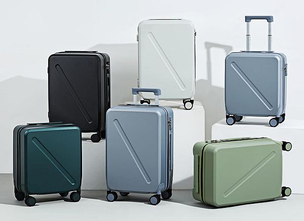 personal item hardshell bag with wheels