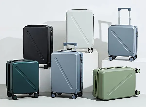 personal item hardshell bag with wheels