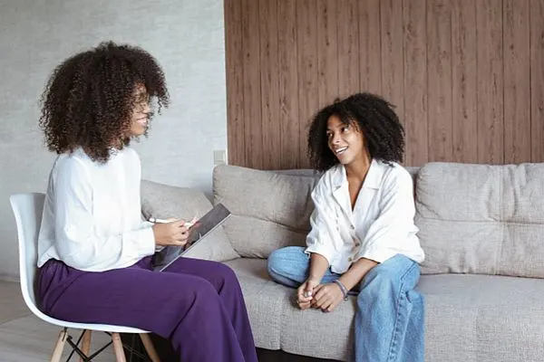 a therapist and a patient discussing culture shock during an overseas move - cc photo by pexels