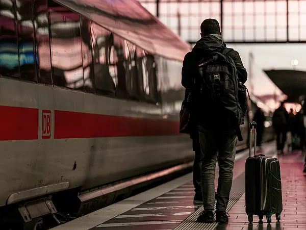 Travel safely and keep an eye on your belongings - cc photo via Unsplash