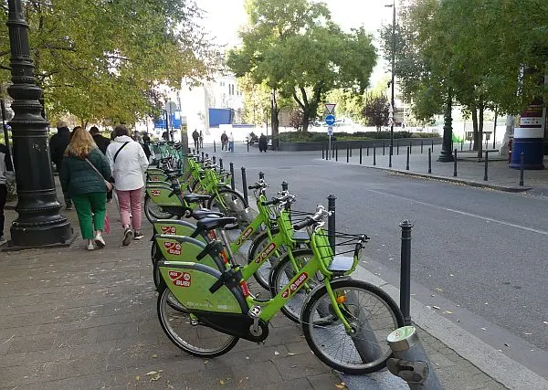budapest city bikes to borrow